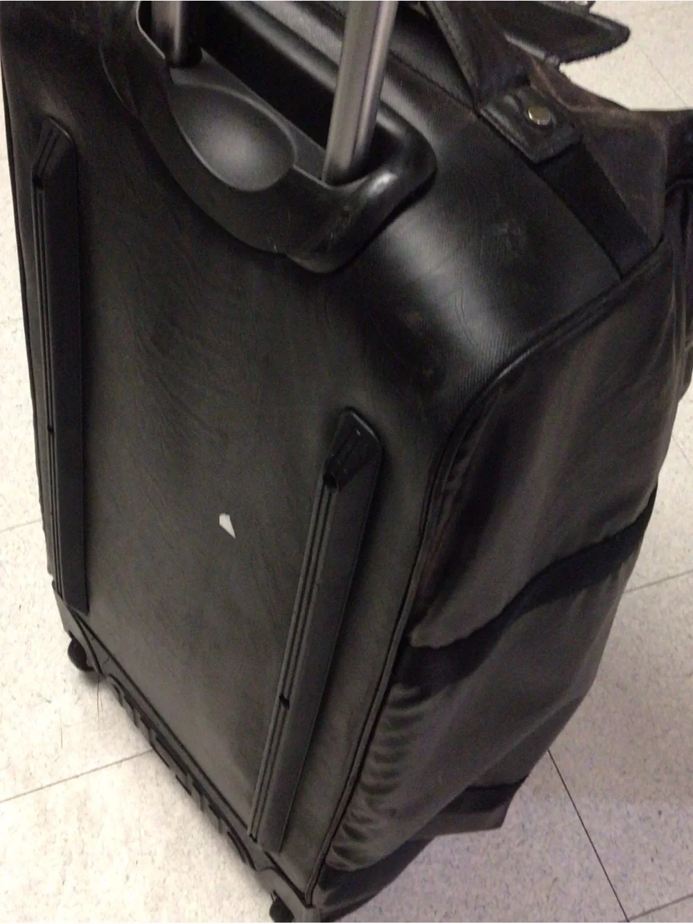 Vtg rare Oakley Black Rolling Duffel luggage with Telescopic Handle. 30X17X15.